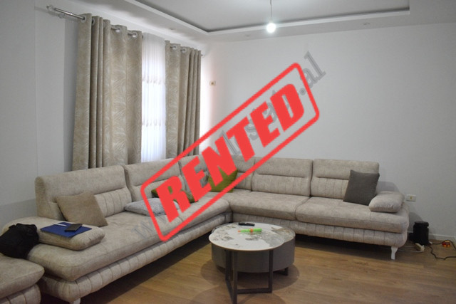 Apartament 2+1 me qira ne rrugen Baftjar Lici ne Tirane.

Ndodhet ne katin e 3 te nje pallati me a